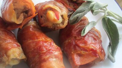 рулетики из свинины в ветчине с пармезаном