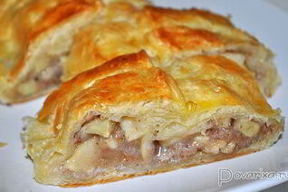 Рулеты из слоеного теста с яблоками и орехами