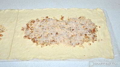 рулеты из слоеного теста с яблоками и орехами