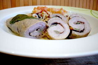 Рулеты из телятины с шалфеем и пармской ветчиной