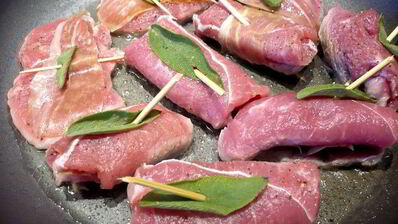 рулеты из телятины с шалфеем и пармской ветчиной