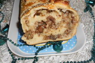 Сытный зимний рулет с грибами и гречкой