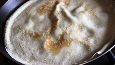 яркий фруктово-блинный рулет с рикоттой нежность