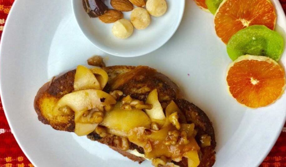 Рецепт французских жареных сэндвичей с сыром филадельфия и зелеными яблоками