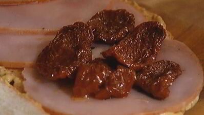 мини-сэндвичи с ветчиной, вялеными помидорами и сыром