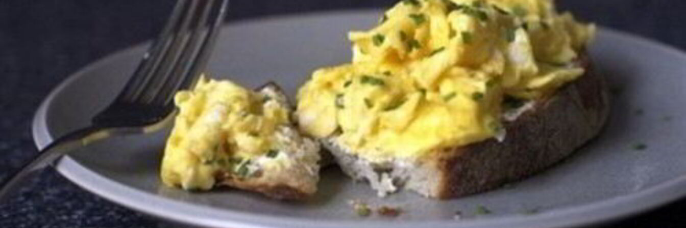 Сэндвич американский с сыром и яйцом