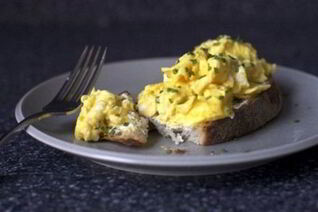 Сэндвич американский с сыром и яйцом