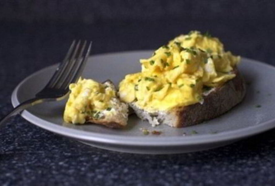 Сэндвич американский с сыром и яйцом