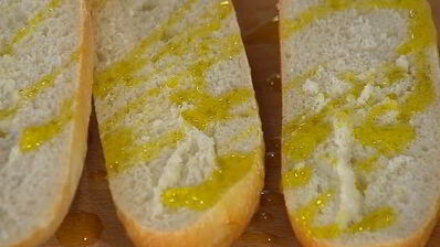 сэндвич с говядиной, грибами и сельдереем