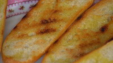 сэндвич с говядиной, грибами и сельдереем