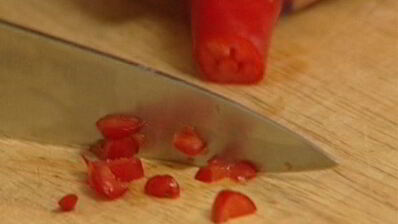 сэндвич с курицей в арахисовом соусе