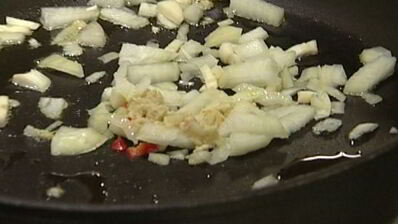 сэндвич с курицей в арахисовом соусе