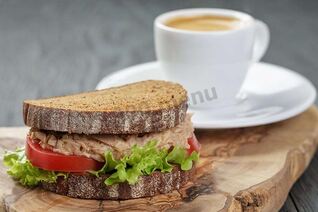 Сэндвич с тунцом