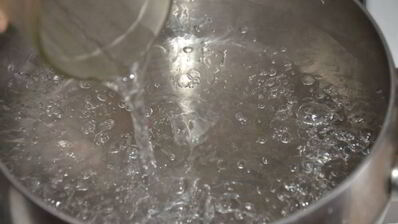 сэндвич с яйцом-пашот и салатом