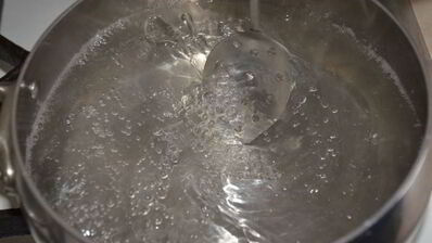 сэндвич с яйцом-пашот и салатом