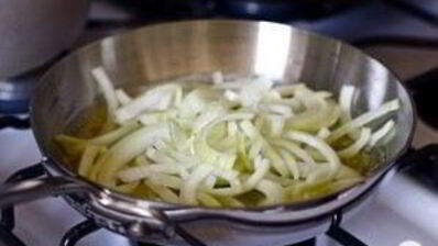 сэндвичи с фрикадельками, сыром и луком