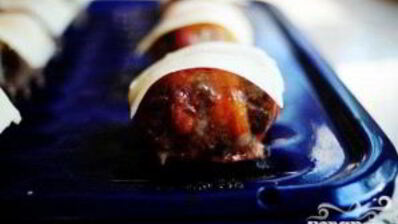 сэндвичи с фрикадельками в беконе