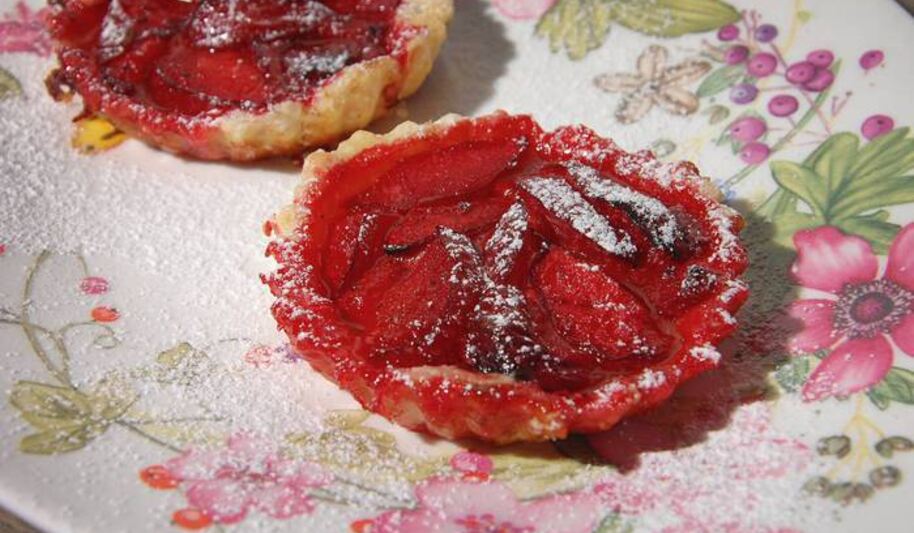 Рецепт ароматных тарталеток со сливами