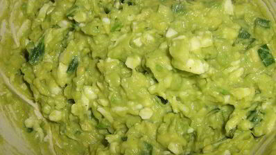 хлебные тарталетки с авокадно-яичным салатом