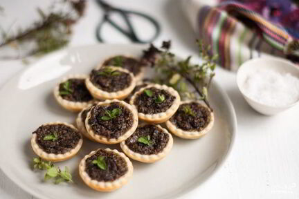 Тарталетки с говяжьей печенью