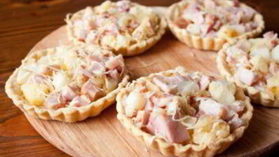 тарталетки с копченой курицей и картофелем