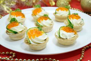 Тарталетки с красной икрой Праздничные