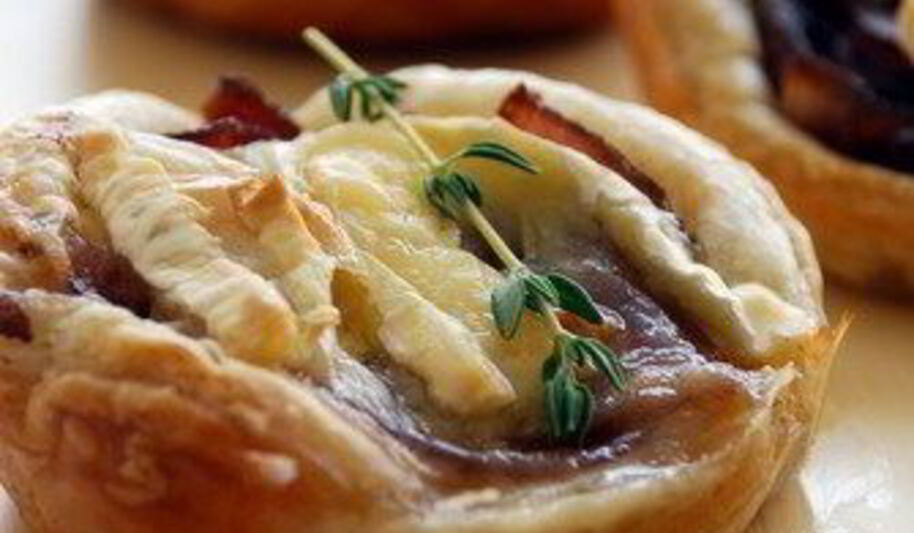 Рецепт тарталеток с красным луком и сыром