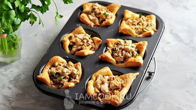 тарталетки с курицей, грибами и сыром