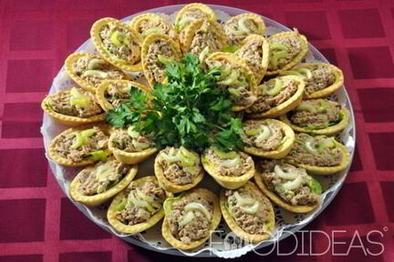 Тарталетки с курицей и сыром