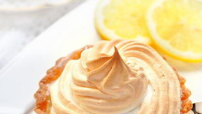 тарталетки с лимонным кремом и меренгой