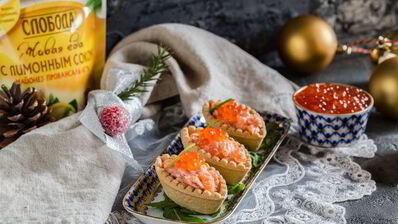 тарталетки с лососем в соусе спайси