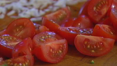 тарталетки с помидорами и соусом песто