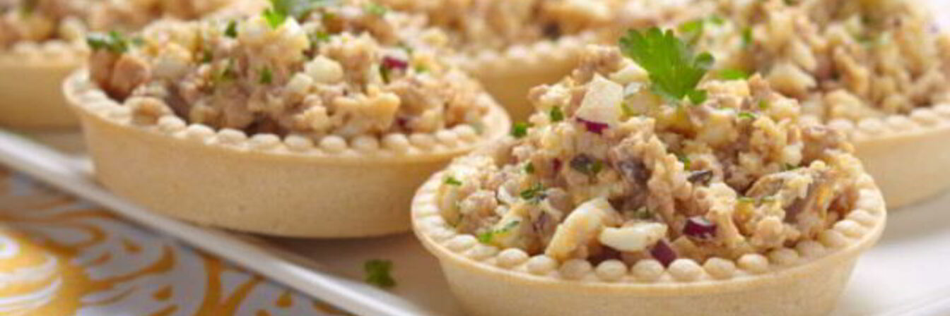 Тарталетки с рыбными консервами