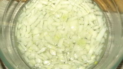 тарталетки с салатом из слабосоленой форели и красной икрой