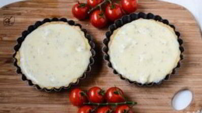 тарталетки с сыром и помидорами