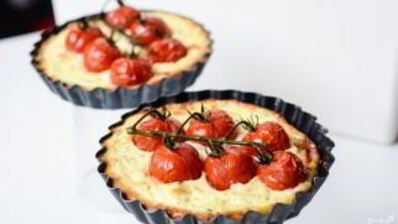 тарталетки с сыром и помидорами