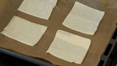 тарталетки с яблоками и голубикой