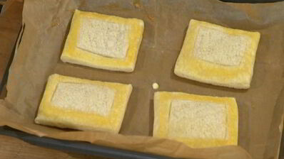 тарталетки с яблоками и голубикой