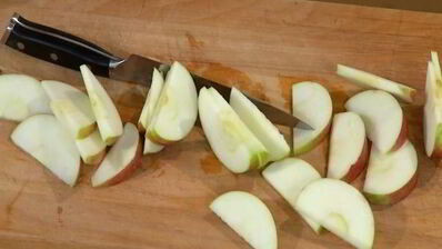 тарталетки с яблоками и голубикой