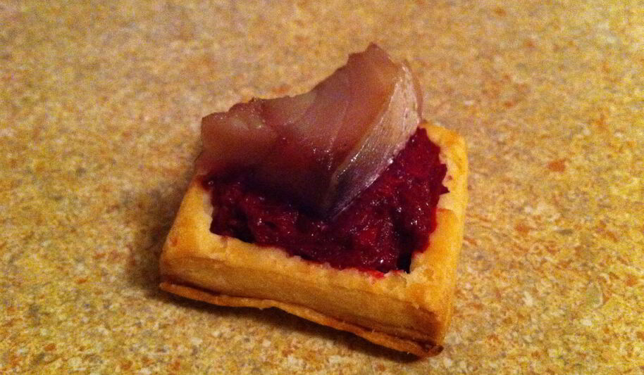 Рецепт тарталеток со свекольной начинкой и сельдью