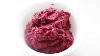 тарталетки со свекольным муссом и сельдью