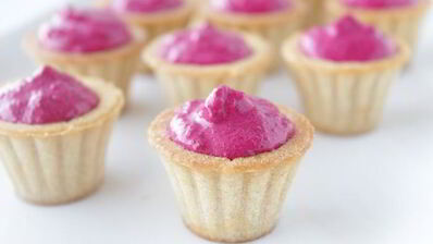 тарталетки со свекольным муссом и сельдью