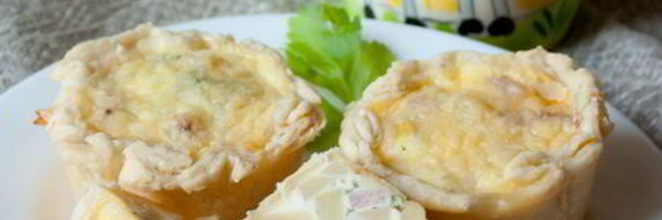 Мини-тарты с картофелем и ветчиной