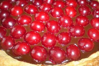 Шоколадно-вишневый тарт