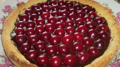 шоколадно-вишневый тарт