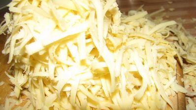 тарт 3 сыра с пореем, балыком и оливками