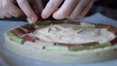 тарт с ревенем и миндалем