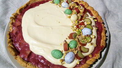 тарт с ревенем и сливочным кремом