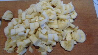 тарт с шоколадным кремом и сливами