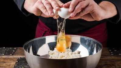 тарт с творогом, помидорами черри и базиликом